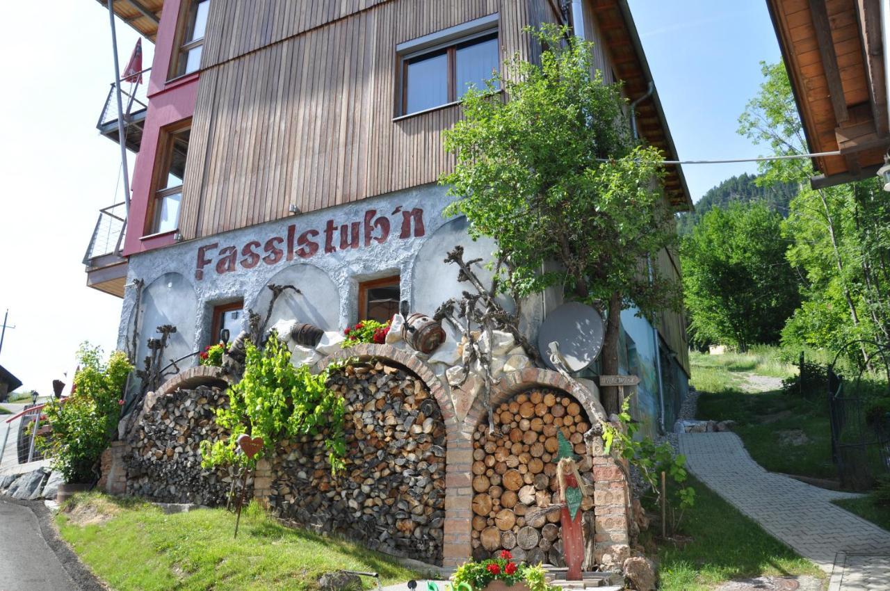 Erdhaeuser Und Apartments Mit Seeblick Und Alleinlage Weissensee Exterior foto